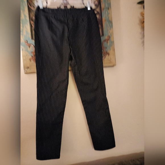 $5.00 FINAL CLEARANCE Who What Wear High-Rise Pin Stripe Skinny Leg Pants Size 6 - Picture 9 of 12
